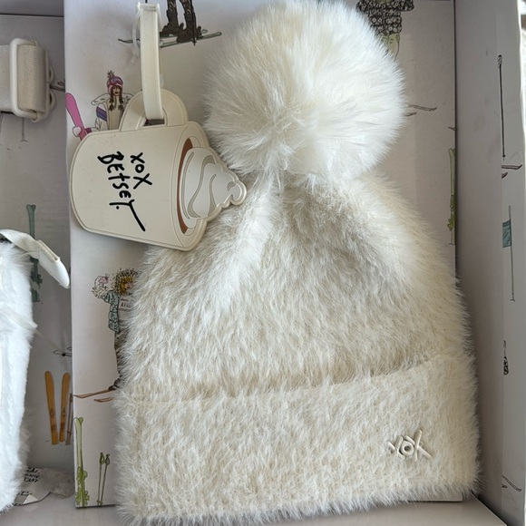 Betsy Johnson Purse Gift Boxed 4 Piece Crossbody Handbag White Fur SET HAT - Picture 5 of 10
